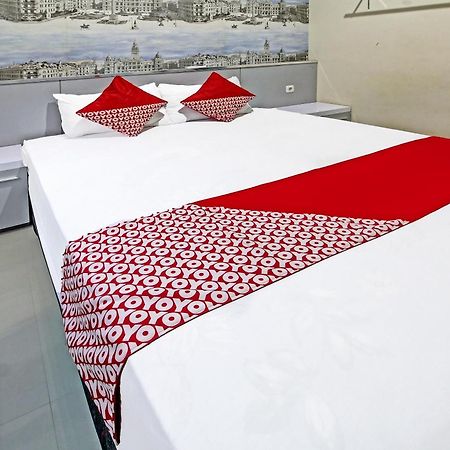 Super Oyo 91202 Family Guest House Syariah Tulungagung Exterior foto